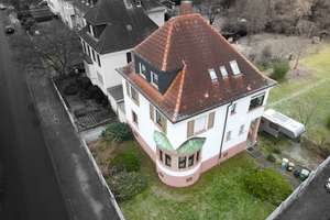 Eindrucksvolles Einfamilienhaus mit großem Grundstück in absoluter ruhiger Lage am Waldrand