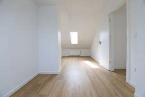 Kernsanierte und helle DG-Wohnung mit Dachterrasse! – Schnuckentrift 4, 30657 Bothfeld, Hannover – Vorschaubild 4