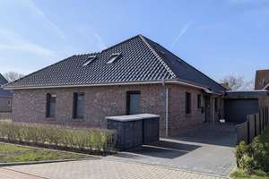 Zeitlose Eleganz trifft Küstenlage - Exklusiver, energieeffizienter Neubau in Bensersiel – Oll Deep 11, 26427 Esens – Vorschaubild 1