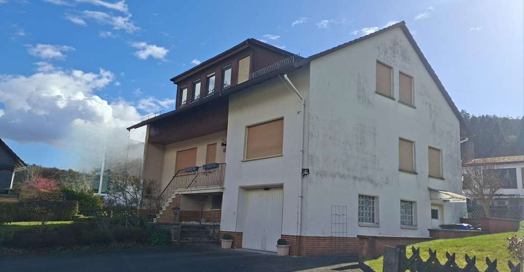 Immobilie in Biedenkopf - Großes renovierungsbedürftiges  Einfamilienhaus  in  Biedenkopf - Engelbach / Randlage - Bild 2