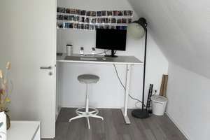  Dachgeschosswohnung mit drei Zimmern in Bielefeld Gadderbaum – Die vollständige Adresse der Immobilie erhältst du vom Anbieter., 33617 Gadderbaum, Bielefeld – Vorschaubild 4