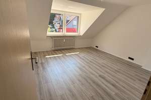 Exklusives Wohnen am Toelleturm - Charmante Dreizimmer-Dachgeschosswohnung mit EBK und Stellplatz – Obere Lichtenplatzer Str. 237, 42287 Barmen, Wuppertal – Vorschaubild 5