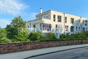 Exklusives Wohnjuwel mit Schlossblick