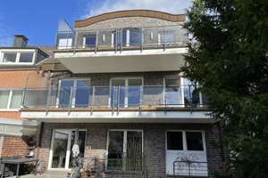 3.Fam.Haus mit jeweils 3Zi.Küche,Diele Bad und separates WC mit großen Balkonen und 30qm Terrasse.
 – Neusser Straße 394, 41065 Lürrip, Mönchengladbach – Vorschaubild 2