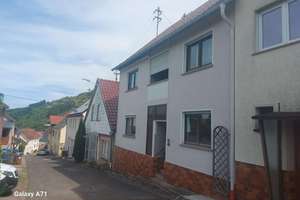 Preisreduzierung! Reihenhaus mit Garage und viel Potenzial in Callbach zu verkaufen. – Die vollständige Adresse der Immobilie erhältst du vom Anbieter., 67829 Callbach – Vorschaubild 2