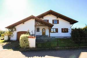Ihr neues Zuhause: Einfamilienhaus mit großem Grundstück und vielseitigen Möglichkeiten – Die vollständige Adresse der Immobilie erhältst du vom Anbieter., 94419 Reisbach – Vorschaubild 1