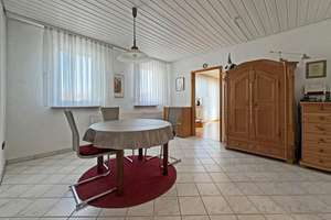 Glücksgriff für Familien und Schrauber. 
8 Zimmer auf 149 m². Plus 251 m² Fläche.
2 große Garagen. – Die vollständige Adresse der Immobilie erhältst du vom Anbieter., 72636 Frickenhausen – Vorschaubild 4