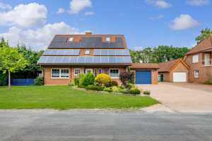 Modern aufgeladen: Einfamilienhaus mit 2 PV-Anlagen, neuer Wärmepumpe und Freiluftwohnzimmer – Emsland (Kreis) – Vorschaubild 15