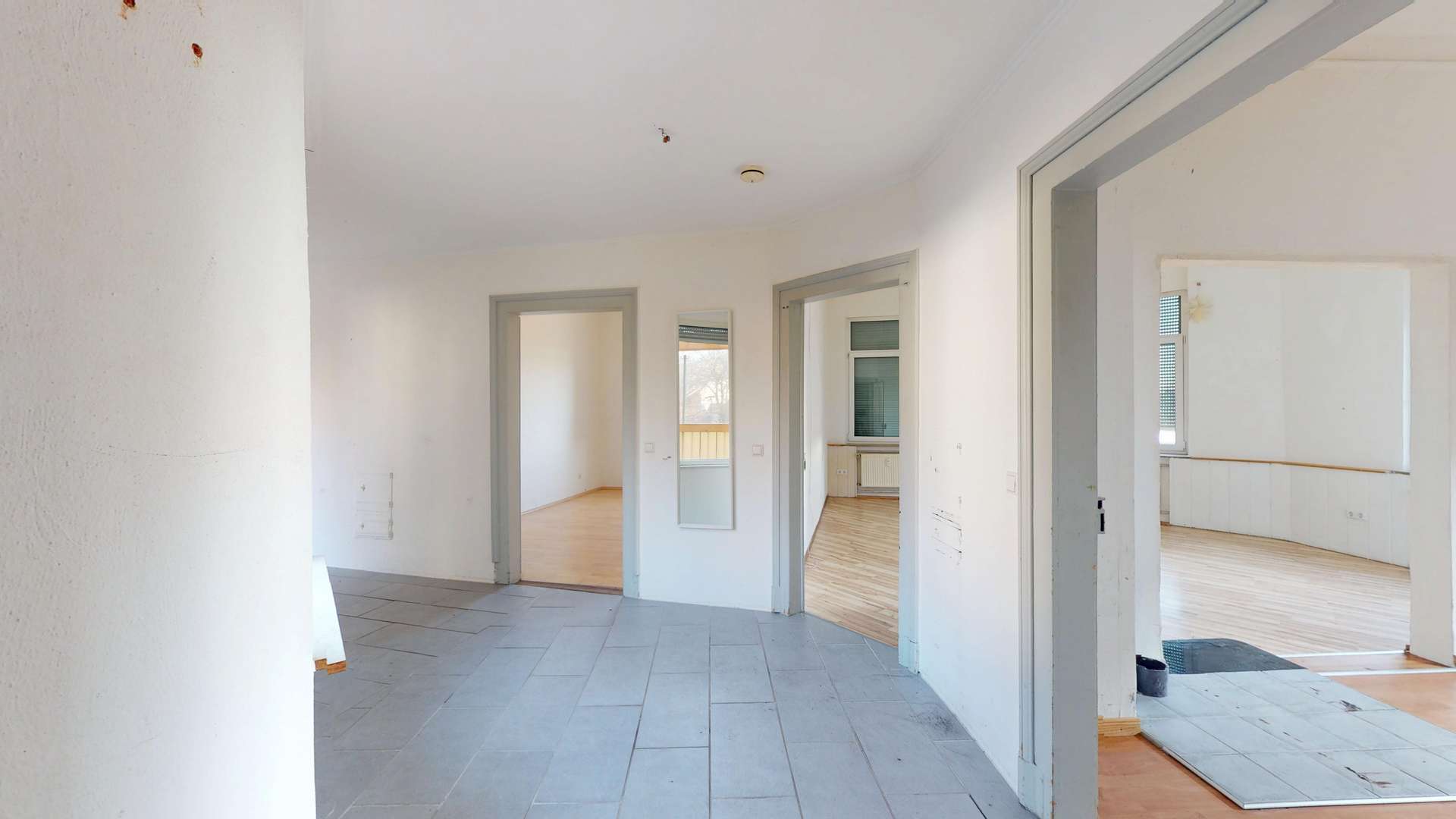 Immobilie in Aulendorf - Wohn- und Geschäftshaus mit Gewerbe im EG und zwei großzügigen Wohnungen in Bahnhofsnähe - Bild 8