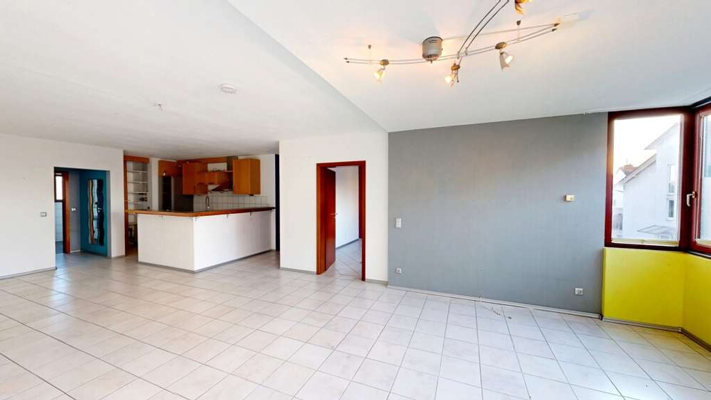 Immobilie in Altrip - Ihr neues Zuhause:Helle 3-Zimmer-Wohnung mit offener Küche und Wohnbereich mit Wintergartencharakter - Bild 2