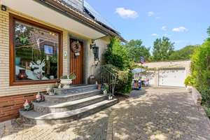 Bremerhaven - Speckenbüttel • Stilvolles Zweifamilienhaus mit Photovoltaikanlage & Wallbox – Die vollständige Adresse der Immobilie erhältst du vom Anbieter., 27580 Lehe, Bremerhaven – Vorschaubild 2