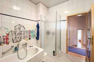 Architektenhaus in erster Reihe mit unverbautem Blick ins Naturschutzgebiet - Wohnen wie im Urlaub! – Die vollständige Adresse der Immobilie erhältst du vom Anbieter., 84424 Isen – Vorschaubild 12