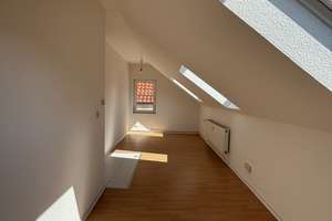 Schöne 1 - Zimmer Wohnung mit Kochnische !