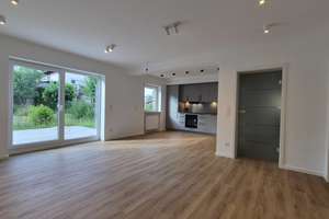 Wunderschöne 3,5-Zimmer-Wohnung im Zweifamilienhaus in bester Lage (Erstbezug nach Sanierung)