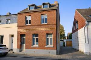 Krefeld-Bockum: Charmant modernisiertes Backstein-Stadthaus in familienfreundlicher Lage! – Die vollständige Adresse der Immobilie erhältst du vom Anbieter., 47800 Bockum, Krefeld – Vorschaubild 2