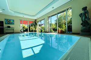 Außergewöhnliches Anwesen mit Wellnessbereich/Schwimmbad , parkähnlicher Gartenanlage im Top Zustand
