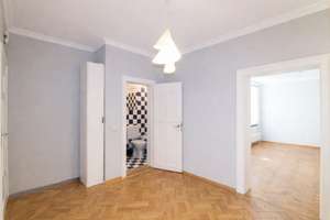 Gepflegte 2-Zimmer-Altbauwohnung mit großzügigen Grundriss und Südbalkon im Innenhof von Schwabing! – Die vollständige Adresse der Immobilie erhältst du vom Anbieter., 80798 Josephsplatz, München – Vorschaubild 5