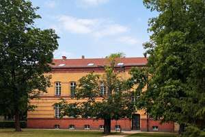 Außergewöhnliche loftartige Dachgeschosswohnung in denkmalgeschützter Parkanlage