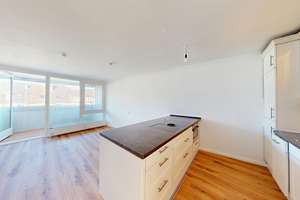 DREAMHOUSE Immobilien: Top gepflegtes Stadtdomizil mit Tiefgaragenstellplatz und Aufzug