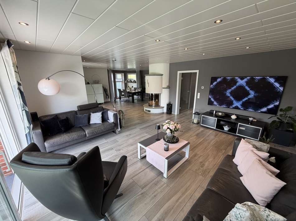Wohnzimmer mit Kamin