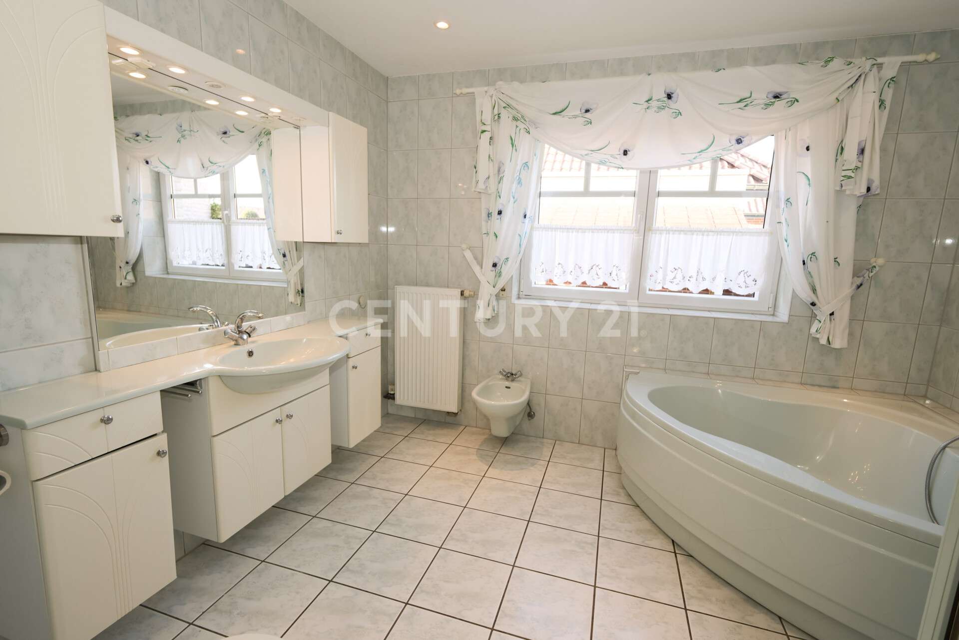 Immobilie in Bad Bentheim - Super großes Zweifamilienhaus mit tollem Garten in sehr ruhiger Siedlungslage! - Bild 18