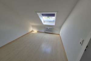 Super ruhige Lage mit Dachterrasse und EBK (TG zusätzlich) zum TOP Preis – Die vollständige Adresse der Immobilie erhältst du vom Anbieter., 76149 Neureut, Karlsruhe – Vorschaubild 5