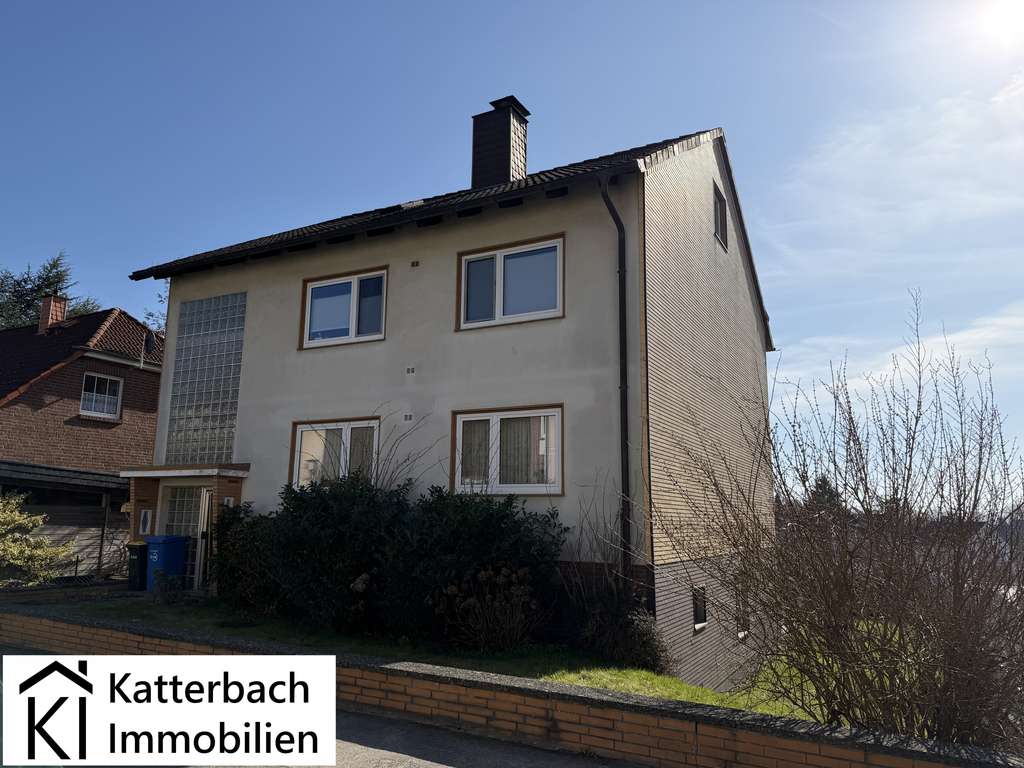 Immobilie in Lamspringe - Ansprechendes Zweifamilienhaus mit Ausbaupotenzial in Lamspringe - Bild 0