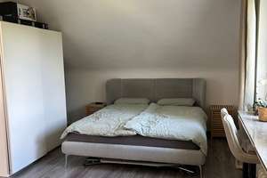 gemütliche, sehr helle 2-Zimmer-DG-Wohnung mit Balkon in Düsseldorf – Die vollständige Adresse der Immobilie erhältst du vom Anbieter., 40593 Benrath, Düsseldorf – Vorschaubild 7