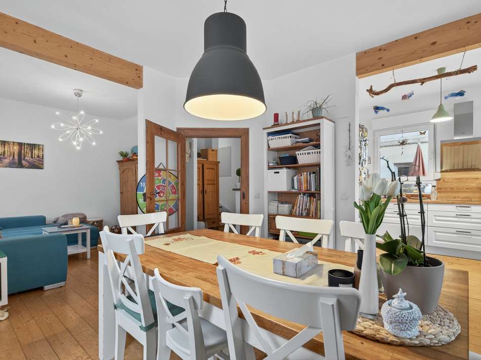 Esszimmer mit Blick in die Küc