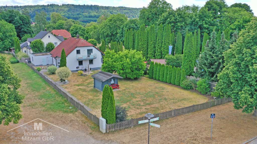 Immobilie in Berching - Unverbaubares Wohndomizil mit Doppelgarage in einmaliger Lage direkt am Main-Donau-Kanal - Bild 3