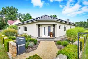 **Bungalow mit parkähnlicher Gartenanlage in ruhiger Umgebung** – Potsdam-Mittelmark (Kreis) – Vorschaubild 2