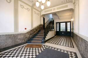 Solide Kapitalanlage im begehrten Charlottenburg: Vermietete Altbauwohnung mit Balkon – Fritschestr. 77, 10585 Charlottenburg, Berlin – Vorschaubild 9