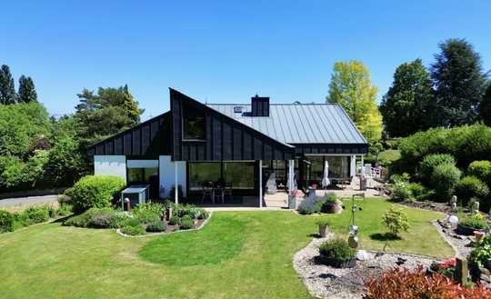 Freistehendes Einfamilienhaus mit Gartenparadies und Baugrundstück in ruhiger Lage von Knöringen