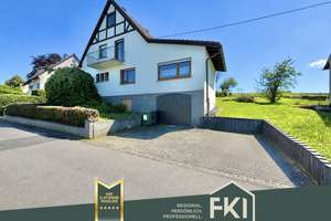 **Gepflegtes Einfamilienhaus mit traumhaftem Garten in Randlage von Hachenburg / Altstadt**