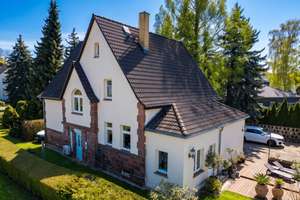 Modernisierte Villa mit Traumgarten, Pool und Outdoor-Lounge – Ihr privates Wohnparadies in Taucha – Die vollständige Adresse der Immobilie erhältst du vom Anbieter., 4425 Taucha – Vorschaubild 1