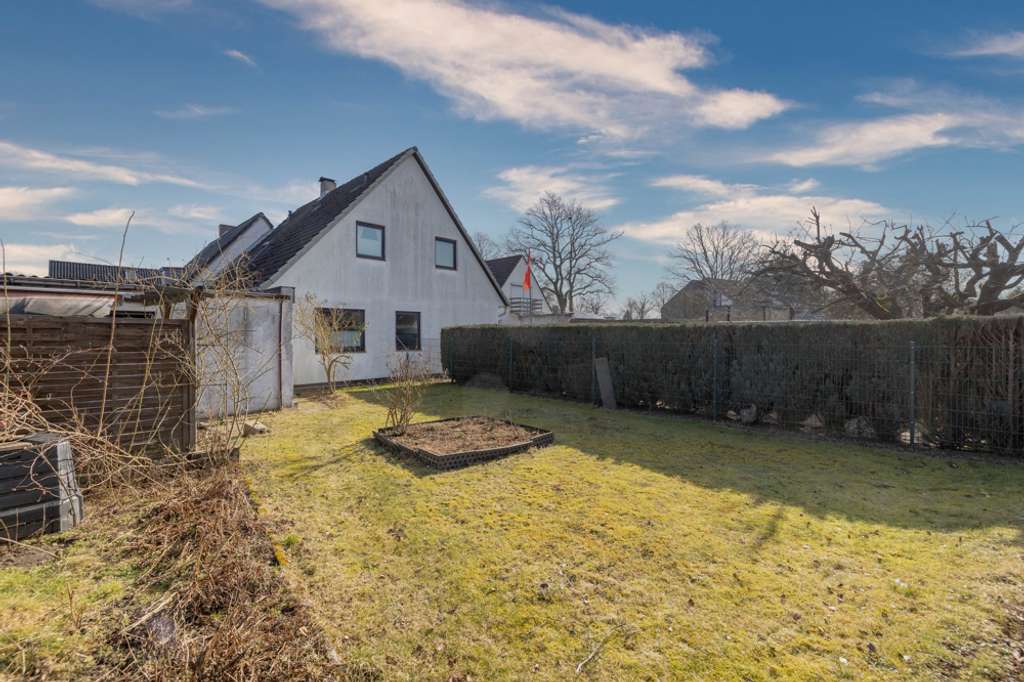 Immobilie in Stapelfeld - Wohnprojekt mit Potenzial? Doppelhaushälfte mit Gestaltungsmöglichkeiten in ruhiger Lage! - Bild 3