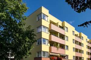 Im Herzen Tempelhofs - sanierte, helle 2,5 Zimmerwohnung  mit 2 Balkonen und Stellplatz – Friedrich-Wilhelm-Str. 55-56, 12103 Tempelhof, Berlin – Vorschaubild 1