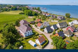 Hochwertiges Ferienhaus in Strandnähe: 2023 renoviert, neue Sauna, Premium-Küche & Smart Home! – Boddenblick 24, 18556 Wiek – Vorschaubild 2