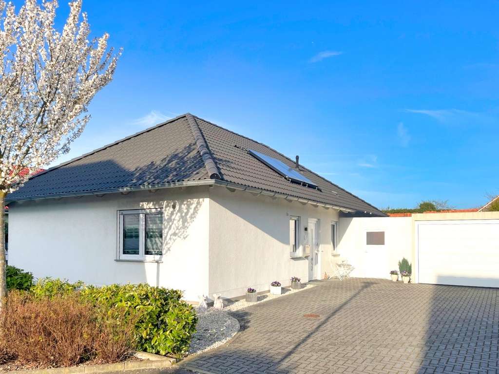 Immobilie in Weeze - Zukunftssicher wohnen ++ Effizienzhaus-55/ Bungalow, ideal für Jung  und  Alt - Bild 2