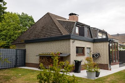 *** DHH in praktischer LAGE - tolle BAUWEISE - 5 ZKB und GÄSTE WC - VOLLKELLER - WINTERGARTEN ***