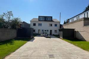 Neuwertige, Luxus-DHH mit Garten - Köln - sehr ruhige Lage  