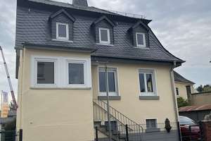 Schönes Einfamilienhaus in zentraler Lage mit Garten und Garage – Die vollständige Adresse der Immobilie erhältst du vom Anbieter., 35789 Weilmünster – Vorschaubild 1