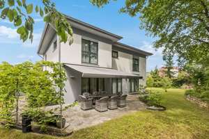 Kampa Traumhaus in Potsdam – 8 Zimmer, großer Garten, Garage, Fussbodenheizung & Energieeffizienz A+ – Die vollständige Adresse der Immobilie erhältst du vom Anbieter., 14476 Groß Glienicke, Potsdam – Vorschaubild 2