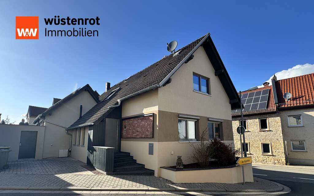 Immobilie in Framersheim - +++FRAMERSHEIM: KELLERSTR.: KOMPLETT MODERNISIERTES EINFAMILEINHAUS MIT TERRASSE (OHNE GARTEN)+++ - Bild 0