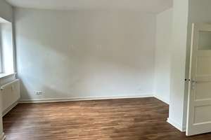 Praktische 2-Zimmerwohnung mit kleinem Balkon inkl. 3xKaltmieterlass – Lüderitzstraße 14, 24149 Neumühlen-Dietrichsdorf, Kiel – Vorschaubild 1