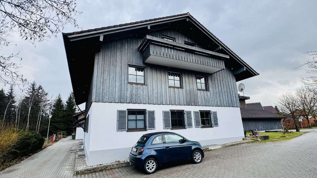 Immobilie in Bad Heilbrunn - Gepflegte Erdgeschoss-Wohnung mit Terrasse und Garten - Bild 2