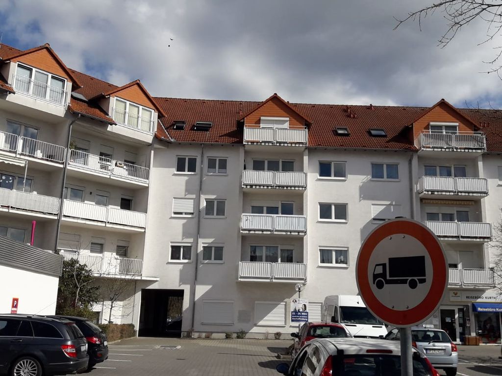 Gepflegte 3,5-Raum-Wohnung mit Balkon und Einbauküche in ...