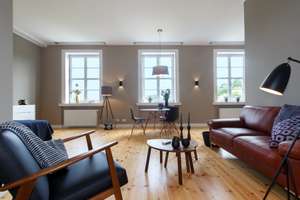 Möbliertes Wohntraum-Appartement mit Echtholzdielen & Einbauküche in Potsdam Groß Glienicke