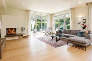 PREIS AUF ANFRAGE-Villa in südlicher Gartenstadt aus 2011