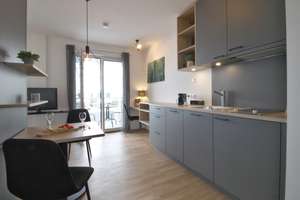 Hochwertig möbliertes Apartment inkl. WLAN/MagentaTV, Fußbodenheizung, Parkett – Riemenschneiderstr 10, 53175 Hochkreuz, Bonn – Vorschaubild 1
